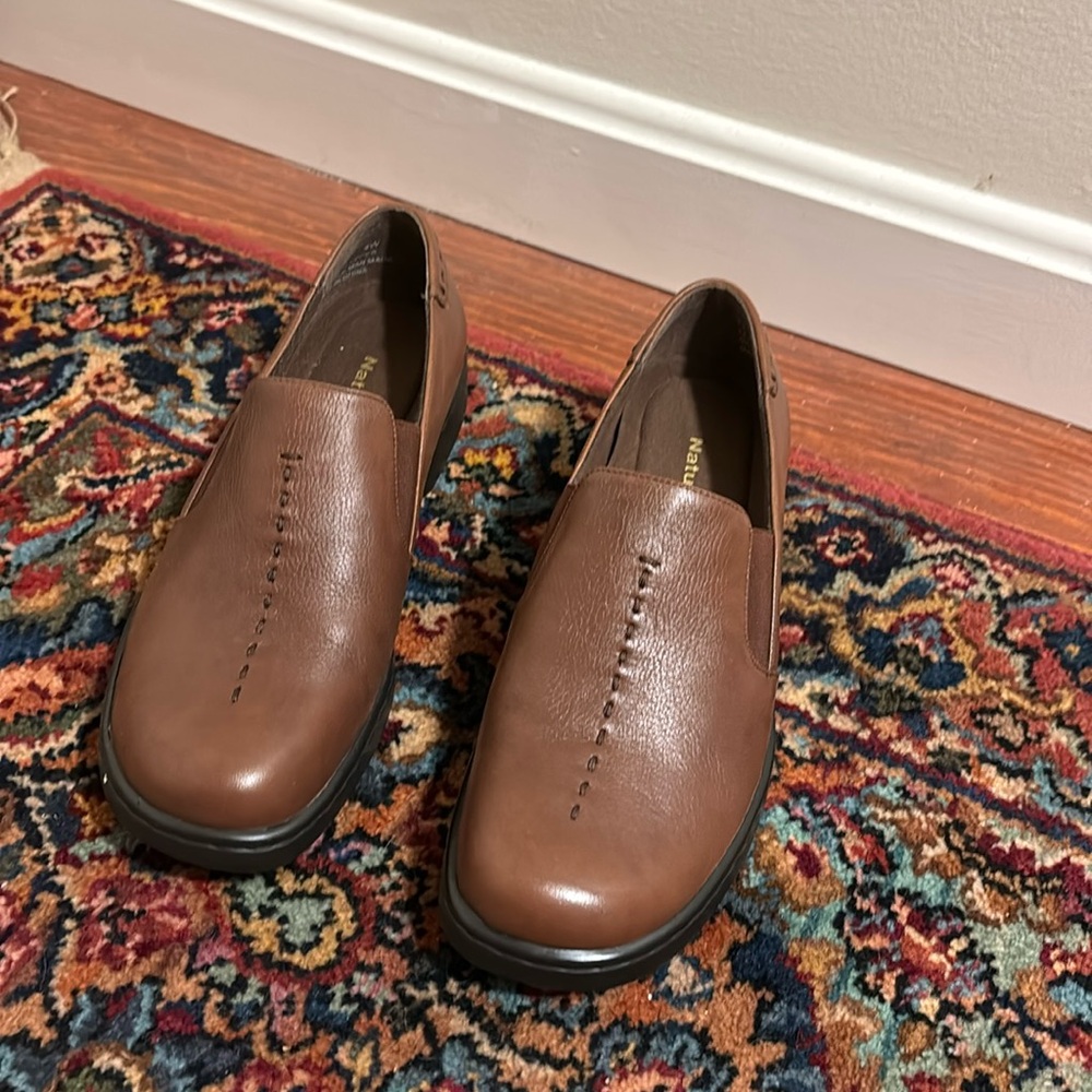NEW Naturalized women’s shoes